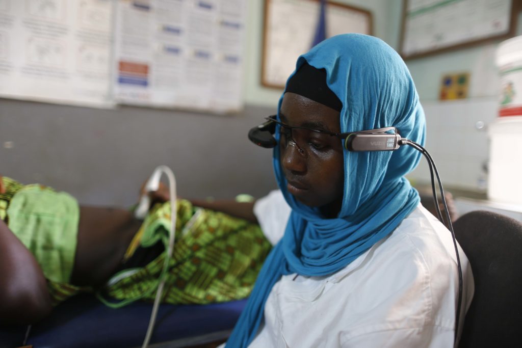 Lunettes-de-télémédecine-Amref